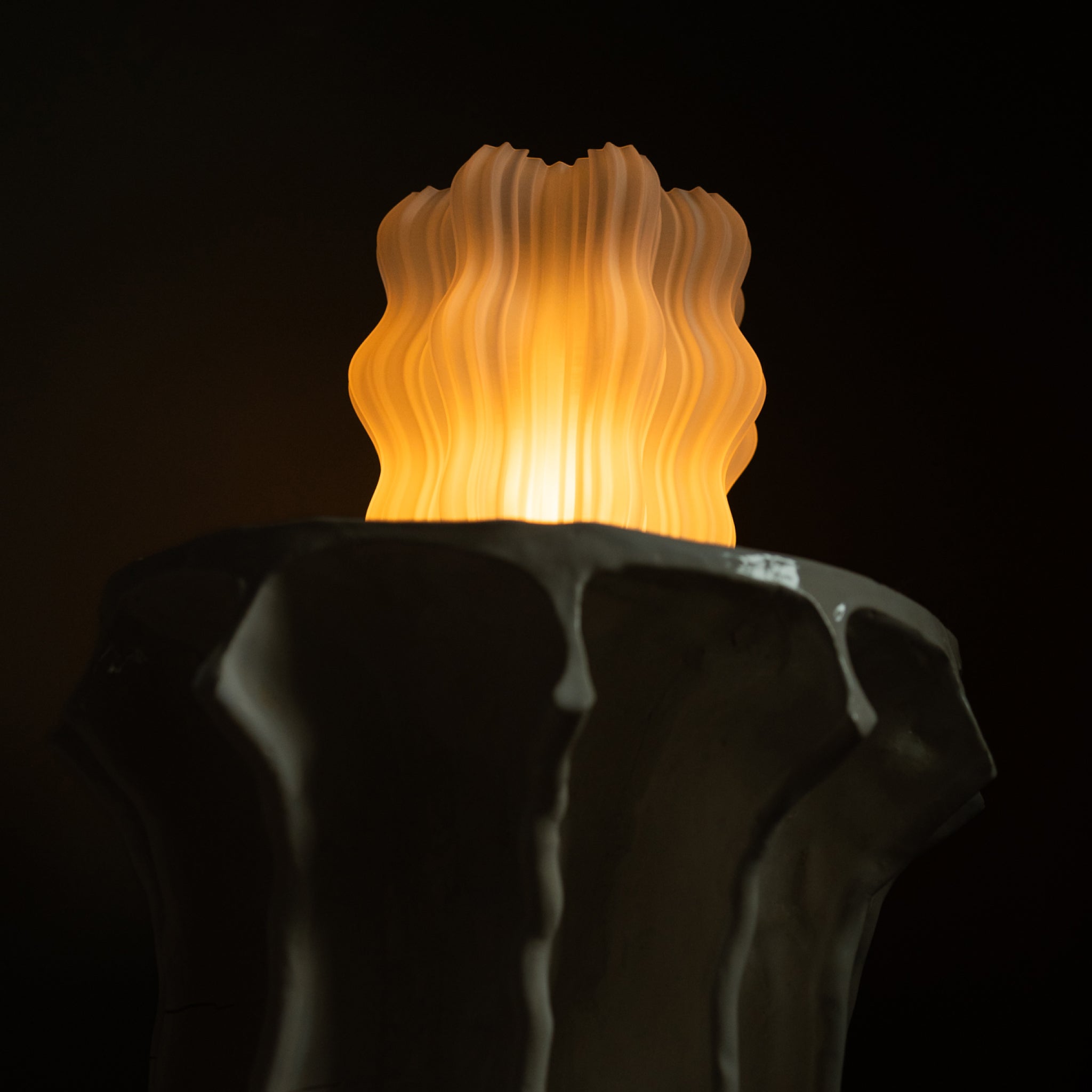 Cordless Mini Wavy Lamp – Rechargeable Sculptural Accent Light