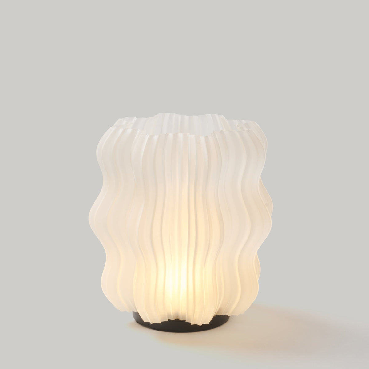 Cordless Mini Wavy Lamp – Rechargeable Sculptural Accent Light